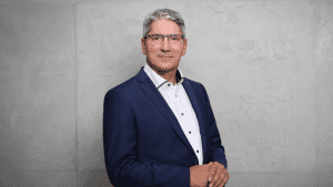 Cómo tu mentalidad influye en las crisis de los 40 50 y 60 años Ana E Zuñica Movimiento Perennial