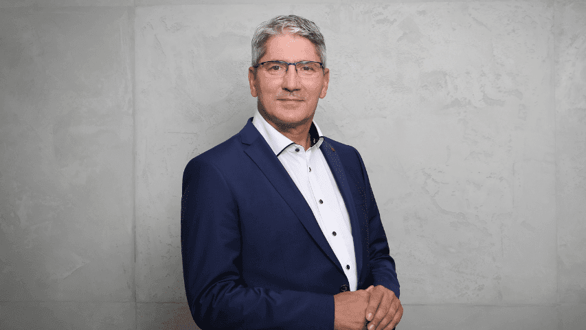 Cómo tu mentalidad influye en las crisis de los 40 50 y 60 años Ana E Zuñica Movimiento Perennial